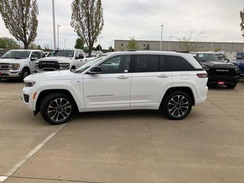 Bright White Clearcoat 2022 Jeep Grand Cherokee 4xe Overland