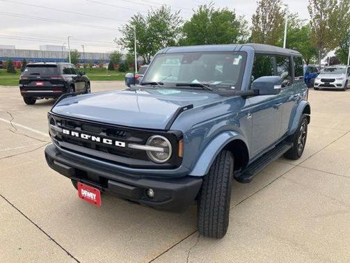 Azure Gray Metallic Tri-Coat 2023 Ford Bronco Outer Banks