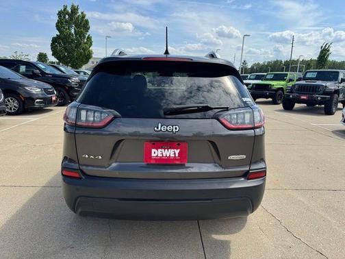 Granite Crystal Metallic Clearcoat 2019 Jeep Cherokee Latitude Plus