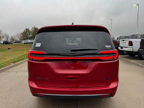 Red Hot Pearlcoat 2026 Chrysler Pacifica L