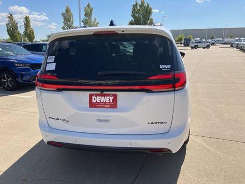 Bright White Clearcoat 2026 Chrysler Pacifica Limited