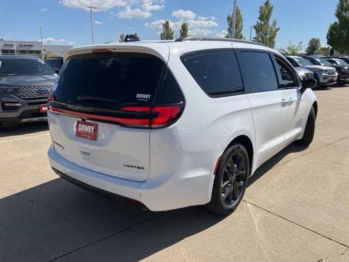 Bright White Clearcoat 2026 Chrysler Pacifica Limited
