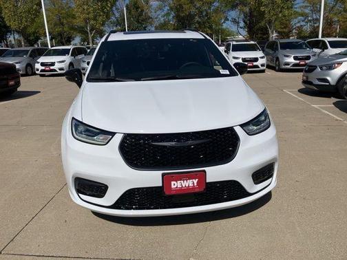 Bright White Clearcoat 2026 Chrysler Pacifica Limited