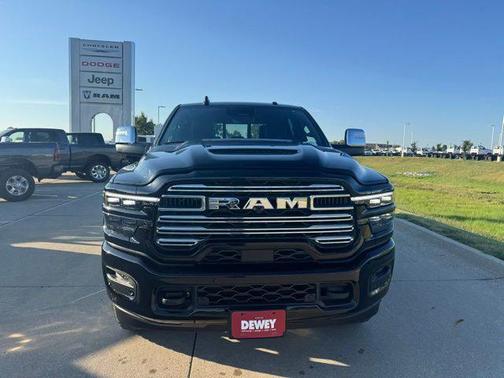 Diamond Black Crystal Pearlcoat 2026 RAM 2500 Laramie