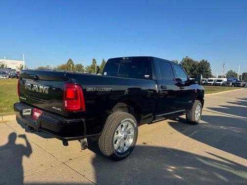 Diamond Black Crystal Pearlcoat 2026 RAM 2500 Laramie