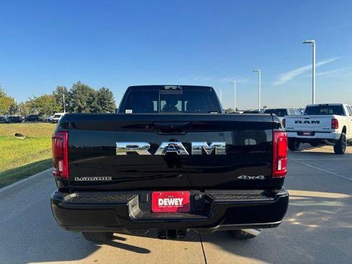 Diamond Black Crystal Pearlcoat 2026 RAM 2500 Laramie