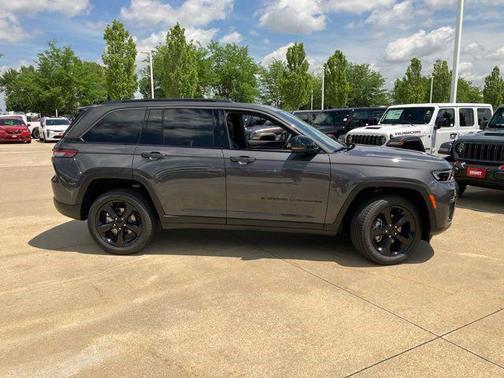 Baltic Gray Metallic Clearcoat 2026 Jeep Grand Cherokee Limited