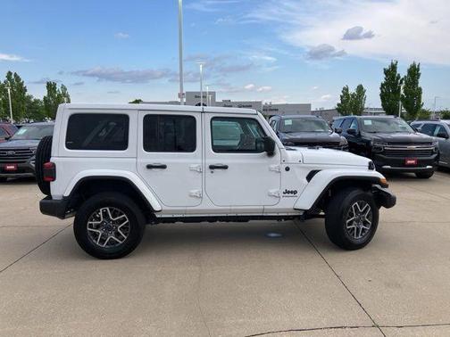 Bright White Clearcoat 2025 Jeep Wrangler 4-Door Sahara 4x4