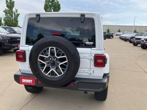 Bright White Clearcoat 2025 Jeep Wrangler 4-Door Sahara 4x4