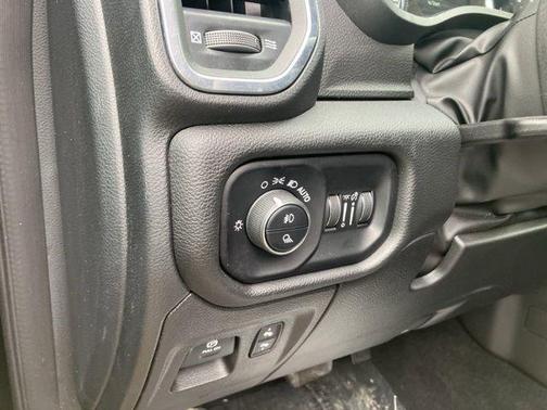 Diamond Black Crystal Pearlcoat 2025 RAM 1500 Laramie