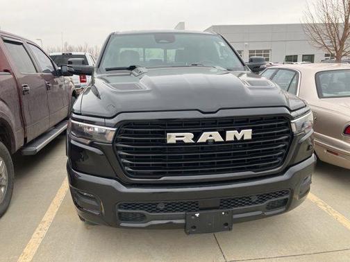 Diamond Black Crystal Pearlcoat 2025 RAM 1500 Laramie