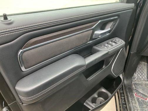 Diamond Black Crystal Pearlcoat 2025 RAM 1500 Laramie