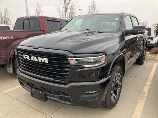 Diamond Black Crystal Pearlcoat 2025 RAM 1500 Laramie