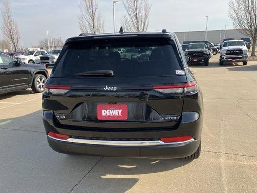 Diamond Black Crystal Pearlcoat 2023 Jeep Grand Cherokee Limited
