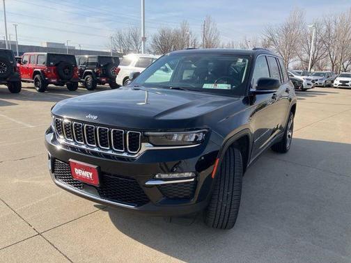 Diamond Black Crystal Pearlcoat 2023 Jeep Grand Cherokee Limited