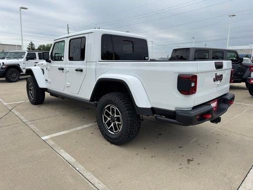 Bright White Clearcoat 2026 Jeep Gladiator Rubicon