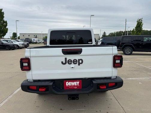 Bright White Clearcoat 2026 Jeep Gladiator Rubicon
