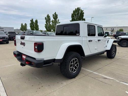 Bright White Clearcoat 2026 Jeep Gladiator Rubicon
