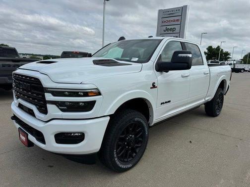 Bright White Clearcoat 2026 RAM 2500 Limited Crew Cab 4x4 6'4' Box