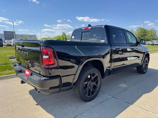 Diamond Black Crystal Pearlcoat 2026 RAM 1500 Laramie