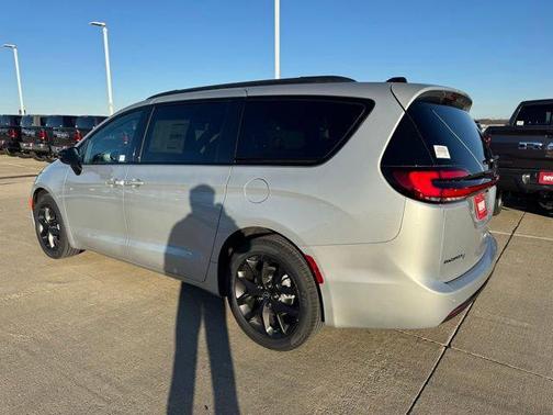 Silver Mist Clearcoat 2026 Chrysler Pacifica L