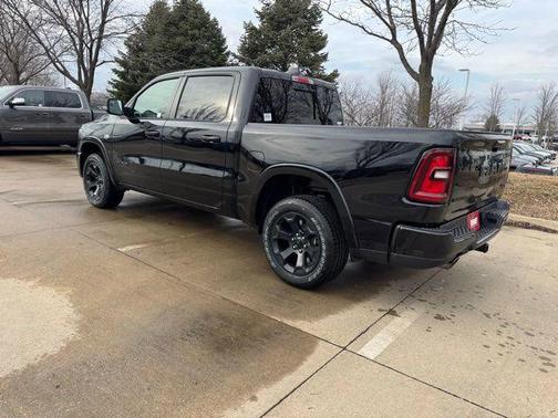 Diamond Black Crystal Pearlcoat 2026 RAM 1500 Big Horn/Lone Star