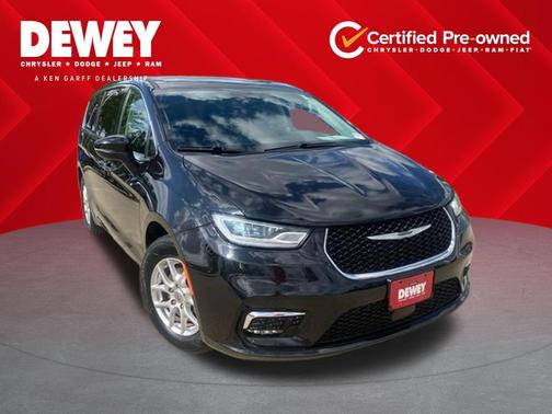 Brilliant Black Crystal Pearlcoat 2023 Chrysler Pacifica Touring L