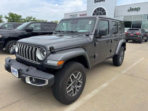 Granite Crystal Metallic Clearcoat 2025 Jeep Wrangler 4-Door Sahara 4x4