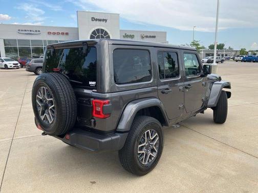 Granite Crystal Metallic Clearcoat 2025 Jeep Wrangler 4-Door Sahara 4x4