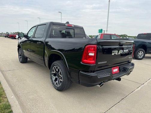 Diamond Black Crystal Pearlcoat 2026 RAM 1500 Laramie