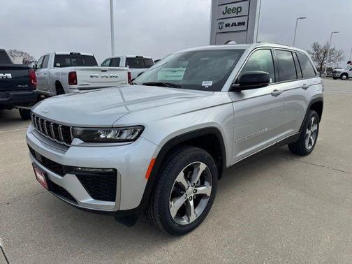 Silver Zynith 2026 Jeep Grand Cherokee Limited