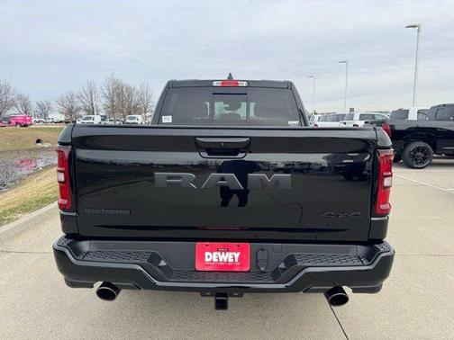 Diamond Black Crystal Pearlcoat 2026 RAM 1500 Big Horn/Lone Star