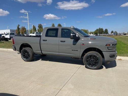 Ceramic Gray Clearcoat 2026 RAM 2500 Big Horn Crew Cab 4x4 6'4' Box