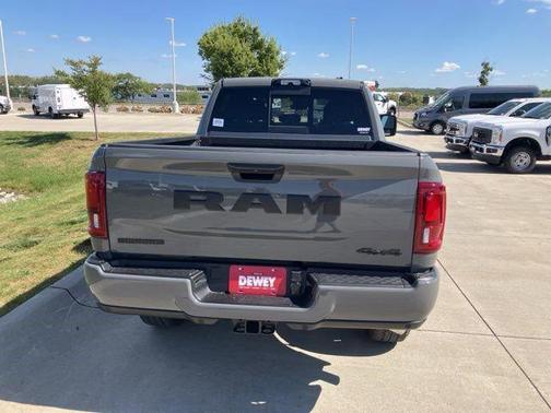 Ceramic Gray Clearcoat 2026 RAM 2500 Big Horn Crew Cab 4x4 6'4' Box