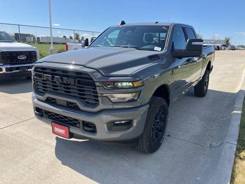 Ceramic Gray Clearcoat 2026 RAM 2500 Big Horn Crew Cab 4x4 6'4' Box