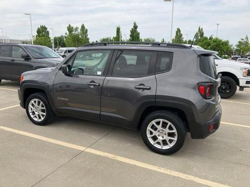 Granite Crystal Metallic Clearcoat 2019 Jeep Renegade Latitude
