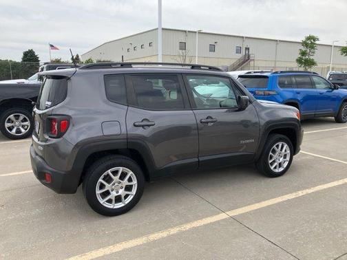 Granite Crystal Metallic Clearcoat 2019 Jeep Renegade Latitude