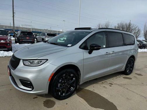 Silver Mist Clearcoat 2026 Chrysler Pacifica Limited