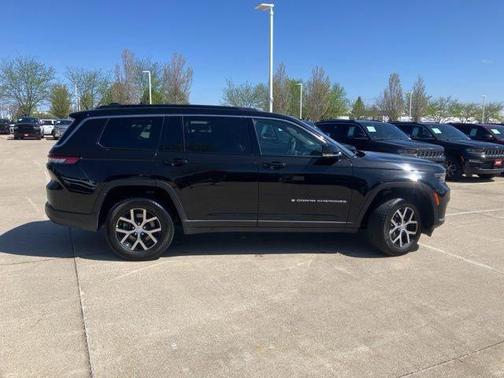 Diamond Black Crystal Pearlcoat 2024 Jeep Grand Cherokee L Limited
