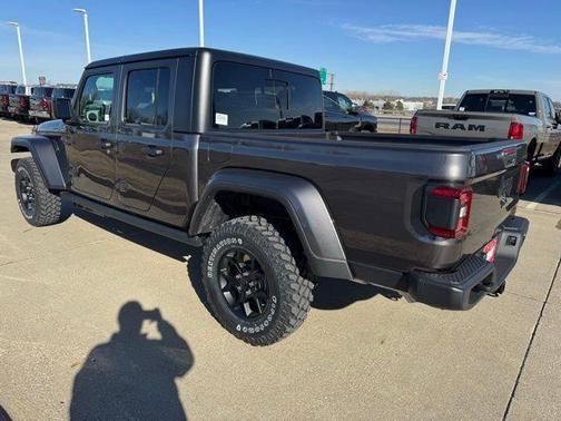 Granite Crystal Metallic Clearcoat 2026 Jeep Gladiator Willys 4x4