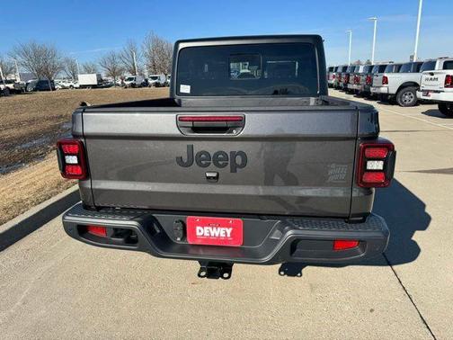 Granite Crystal Metallic Clearcoat 2026 Jeep Gladiator Willys 4x4