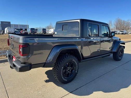 Granite Crystal Metallic Clearcoat 2026 Jeep Gladiator Willys 4x4
