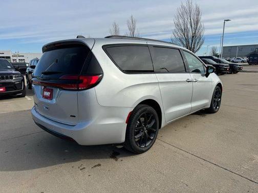 Silver Mist Clearcoat 2026 Chrysler Pacifica L