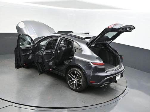 2022 Porsche Macan Base