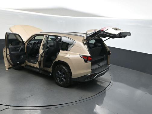 2025 Lexus LX 700h Overtrail