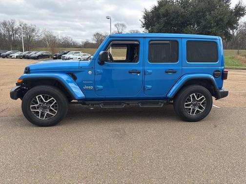 2024 Jeep Wrangler 4-Door Sahara 4x4