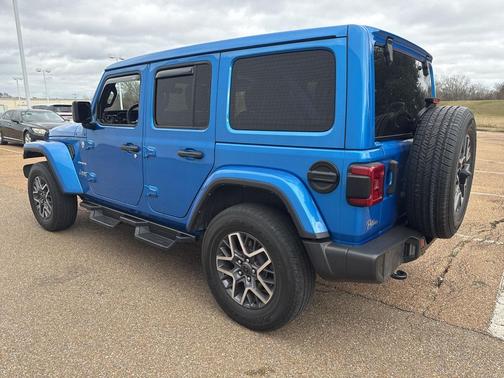 2024 Jeep Wrangler 4-Door Sahara 4x4