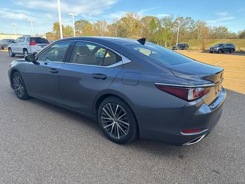 2023 Lexus ES 350 Base
