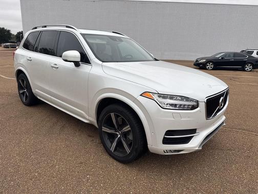 2017 Volvo XC90 T6 Momentum