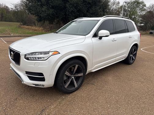 2017 Volvo XC90 T6 Momentum